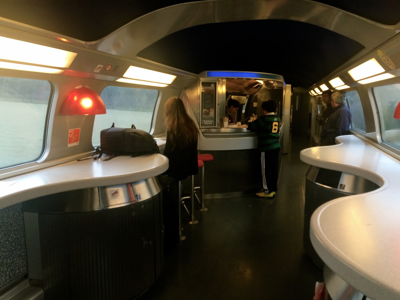 刻々と変化する車窓からの景色を堪能 Tgvでアルルからパリへの移動 アルル パリの鉄道旅行