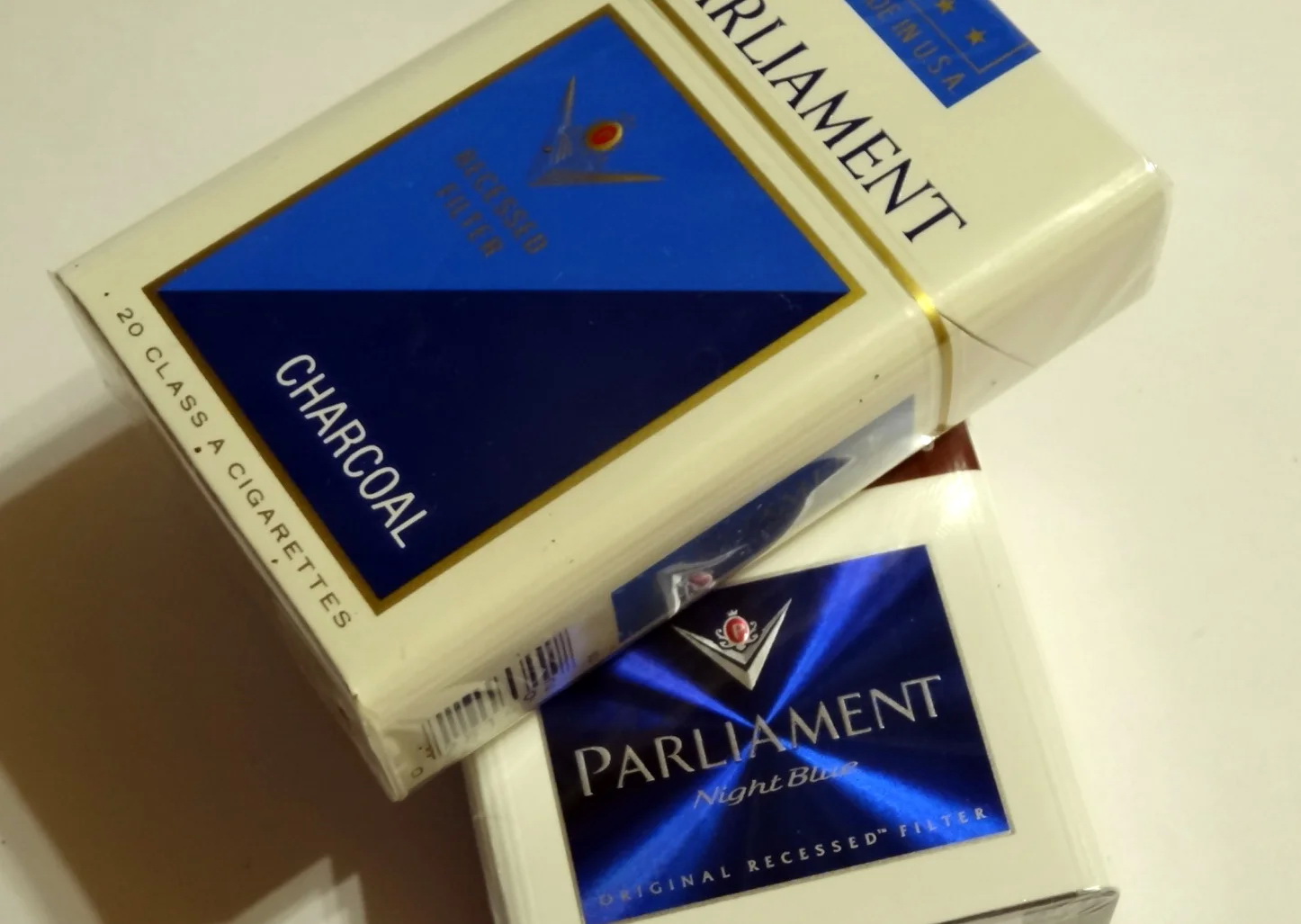 Парламент с кнопкой цена. Парламент КС сигареты. Парламент сотка сигареты. Пачка сигарет Parliament. Парламент Винстон Кент.
