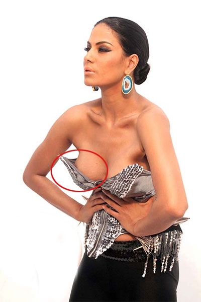 Veena Malik Wardrobe Malfunction, Veena Malik hot show, Veena Malik embarrassing moment