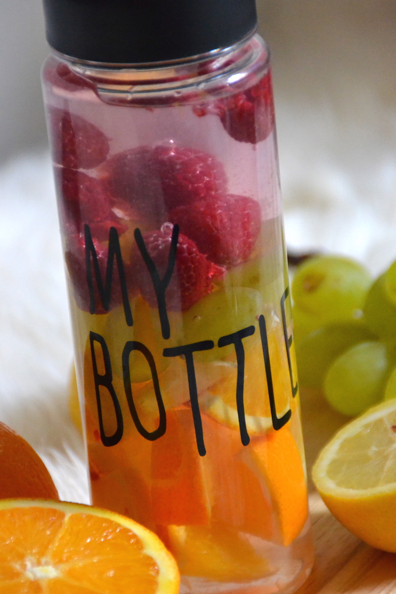Ma Detox Water avec orange, raisin, citron et framboises