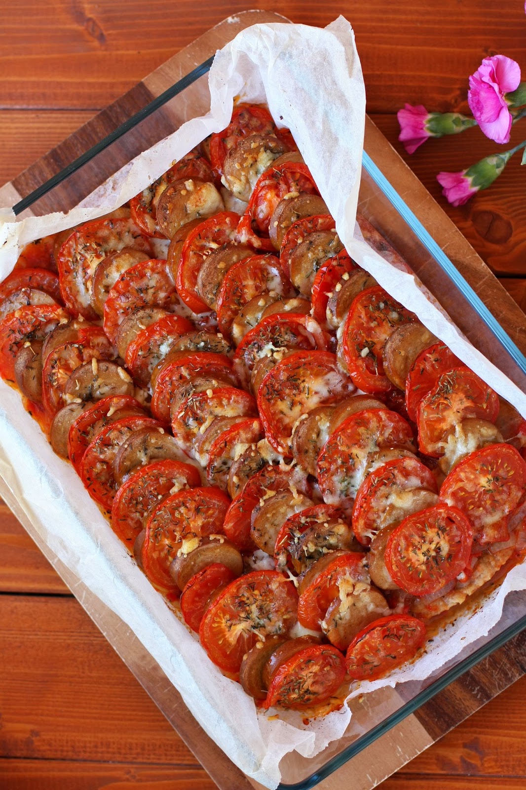 tomaatti-makkarapiirakka Snellman All Natural makkara grillimakkara piirakka leivonta mallaspulla tomaatti