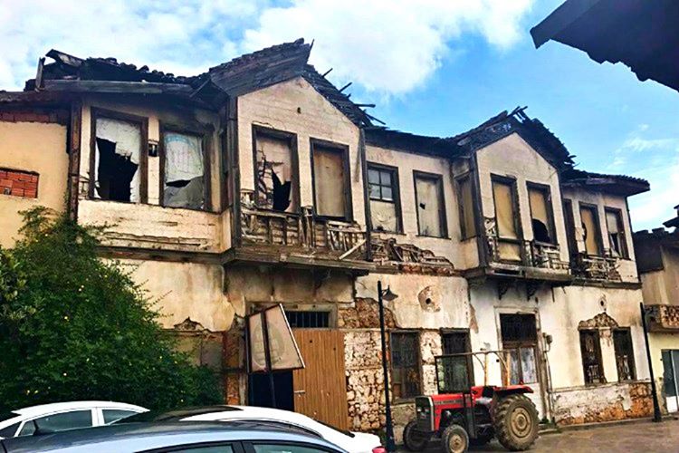 Antalya'daki perili ev yıllarca macera peşinde koşan insanların ilgi odağı olmuştur.