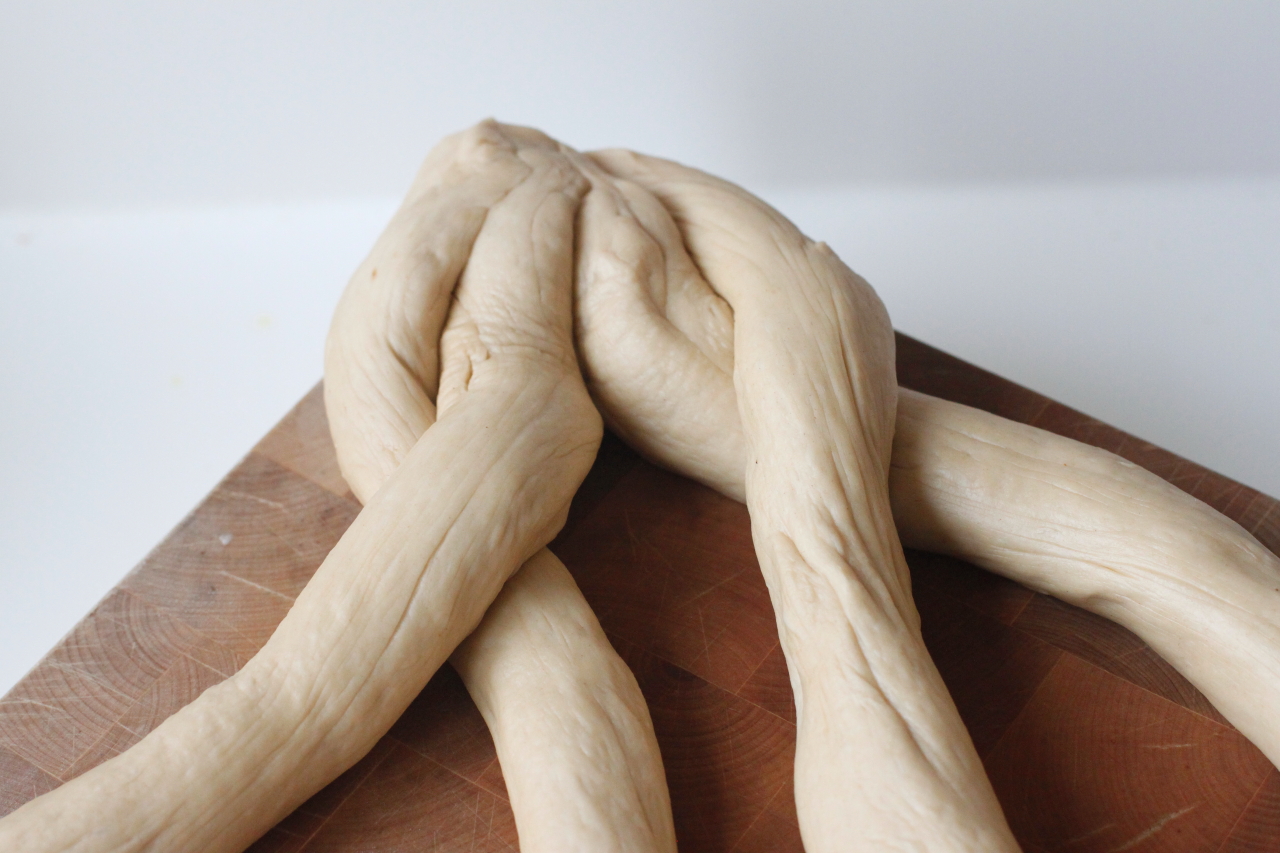 Mama Tommy's Cinnamon Braided Monkey Bread [Zack]