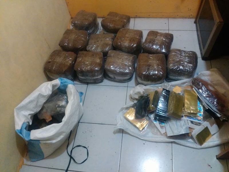 CONTOH KASUS PENJUALAN NARKOBA SECARA ONLINE ~ Cyber Crime