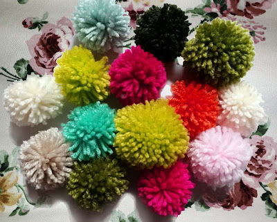 pompoms, holiday projects, cheap and easy craft projects, cheap luxury decor