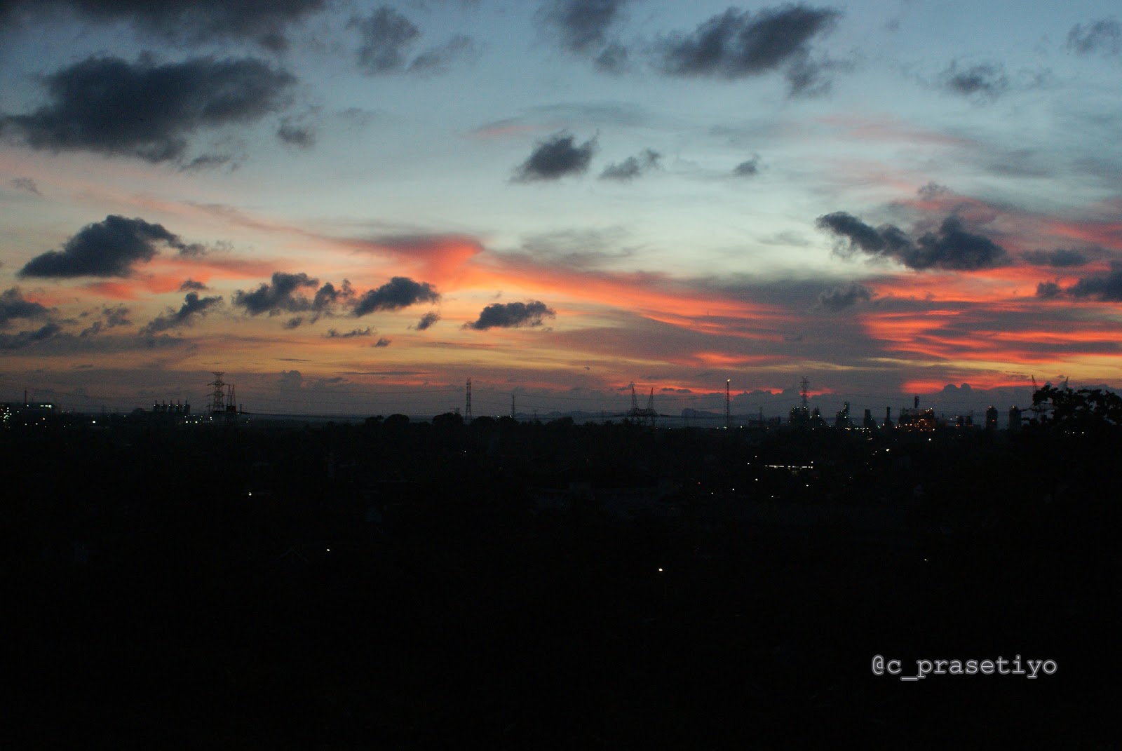 #CobaJepratJepret: Senja di Bukit Puri Krakatau Hijau, Cilegon