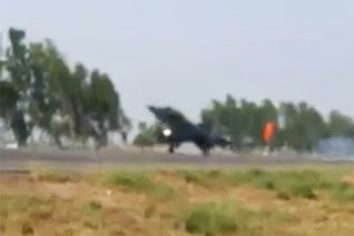 Jet-jet Pakistan Mendarat di Jalan Raya