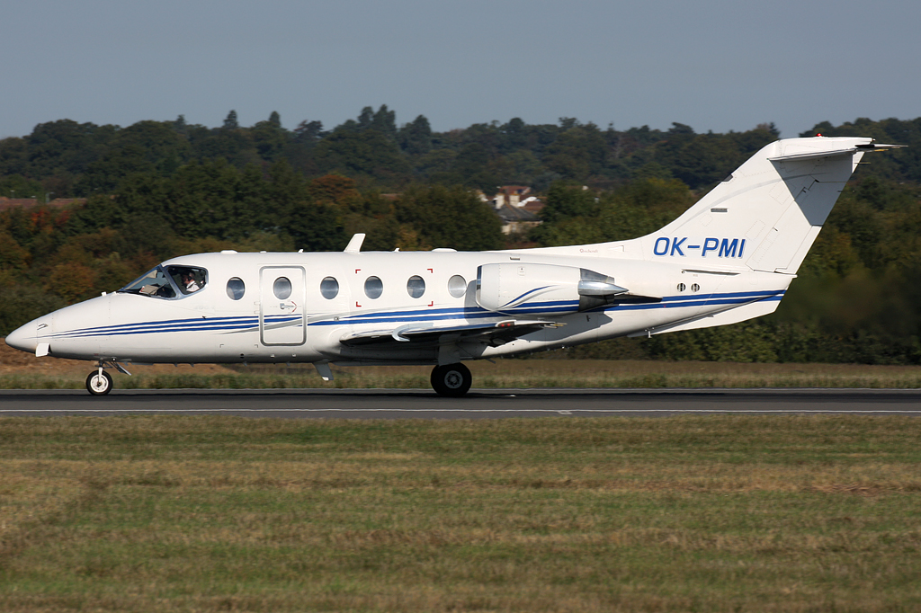WORLD AIRCRAFT IMAGES by Terry Wade: OK-PMI BE40 EGGW (London Luton) 09