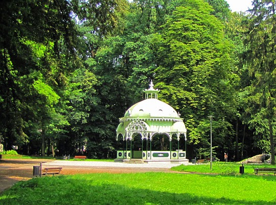 Park Miejski w Prudniku. Ażurowa altana z 1887 roku.