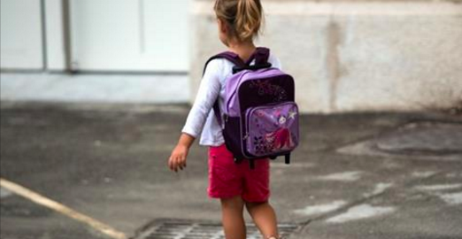 Une mère reçoit un appel de l'école: voici ce que sa fille de 5 ans avait dans son sac!