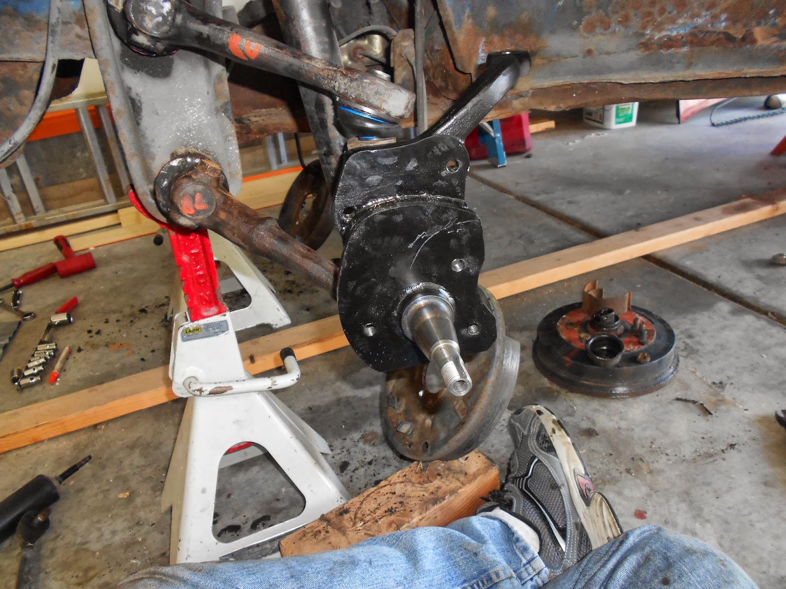 The Bug Boys Installing ball joints and raised spindles in the bug.