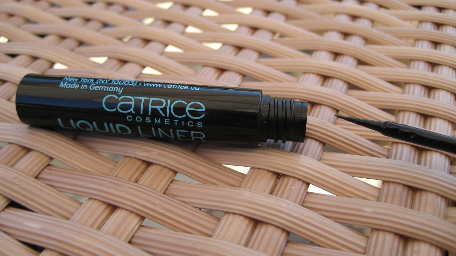 Review Catrice Liquid Liner 010 Don't Leave Me Irispraat.nl