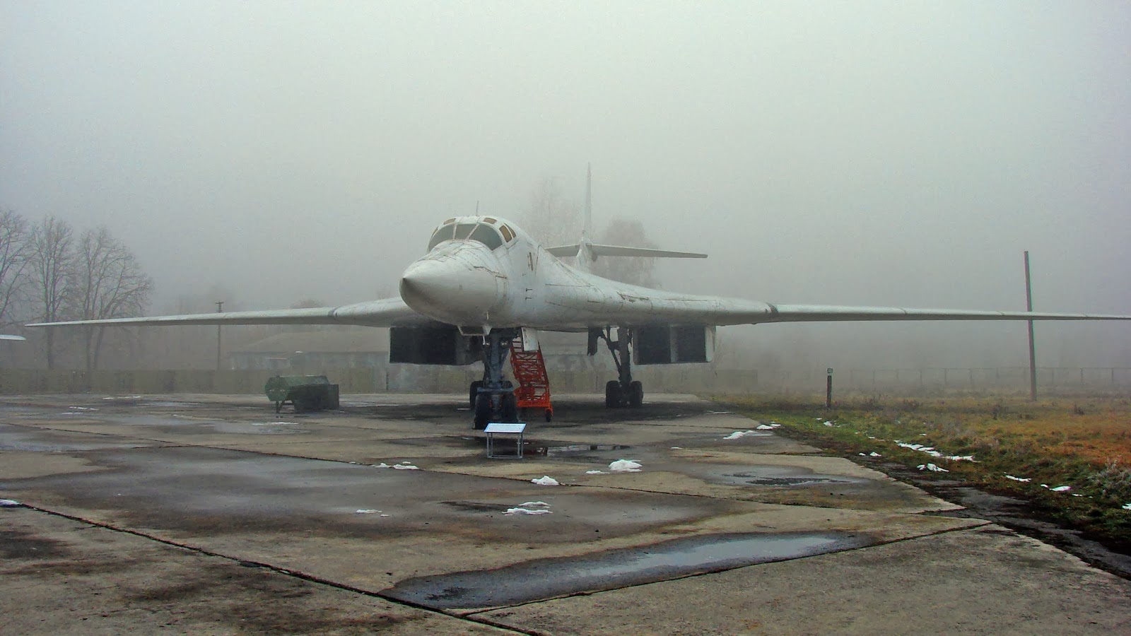 Сверхзвуковой стратегический бомбардировщик-ракетоносец Ту-160