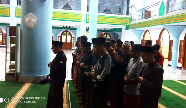 Aksi Solidaritas untuk Korban Penembakan di Selandia Baru, Mahasiswa Sholat Ghaib dan Nyalakan Lilin