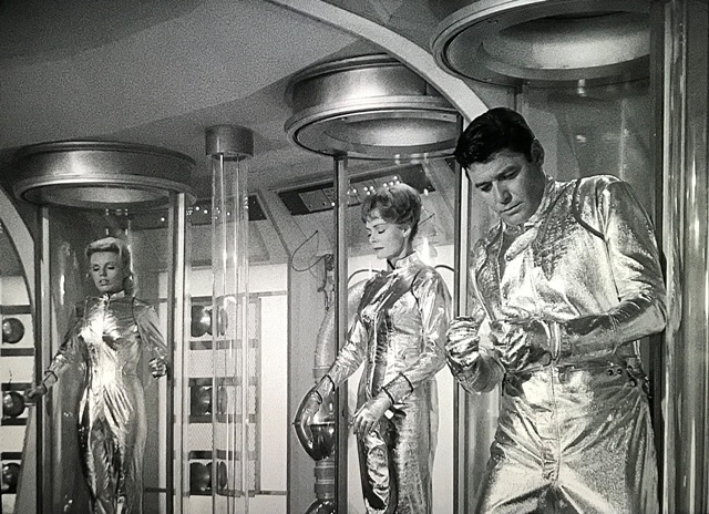 MUSINGS OF A SCI-FI FANATIC: Lost In Space S1 E1: The Reluctant Stowaway