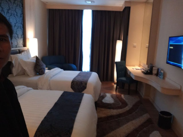 Kamar twin bed pada Aston Batam Hotel & Residence