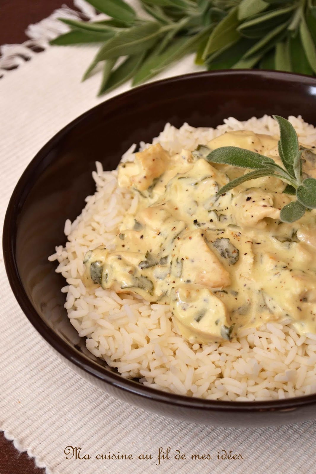 Ma cuisine au fil de mes idées... Dés de poulet, sauce crémeuse à la sauge, échalote et parmesan