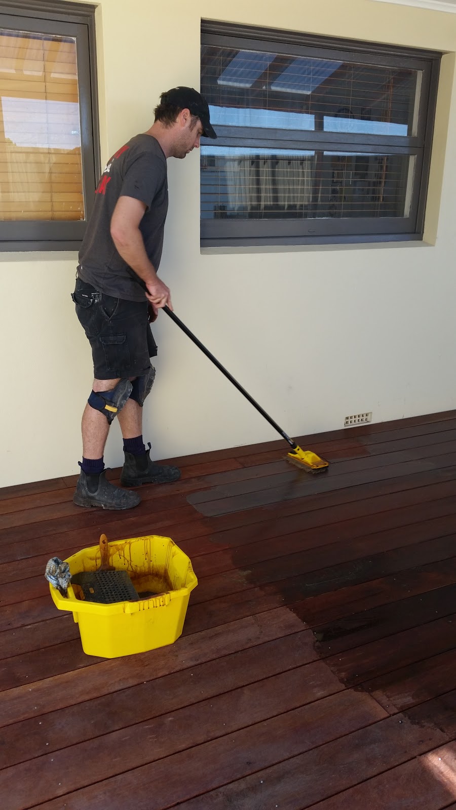 Jarrah Jungle DIY How To Oil A Timber Deck With Cabot's Aquadeck