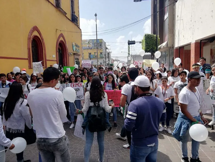 Celaya GTO: Sick of the Violence Thousands of Students Take to the ...