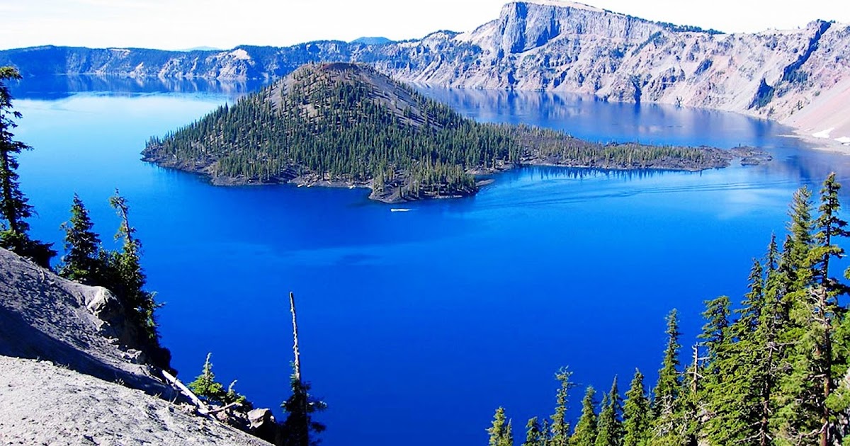 Flash sul mondo di tutto, di più L'azzurro Crater Lake, il lago più profondo degli Stati Uniti Flash sul mondo di tutto, di più L'azzurro Crater Lake, il lago più profondo degli Stati Uniti
