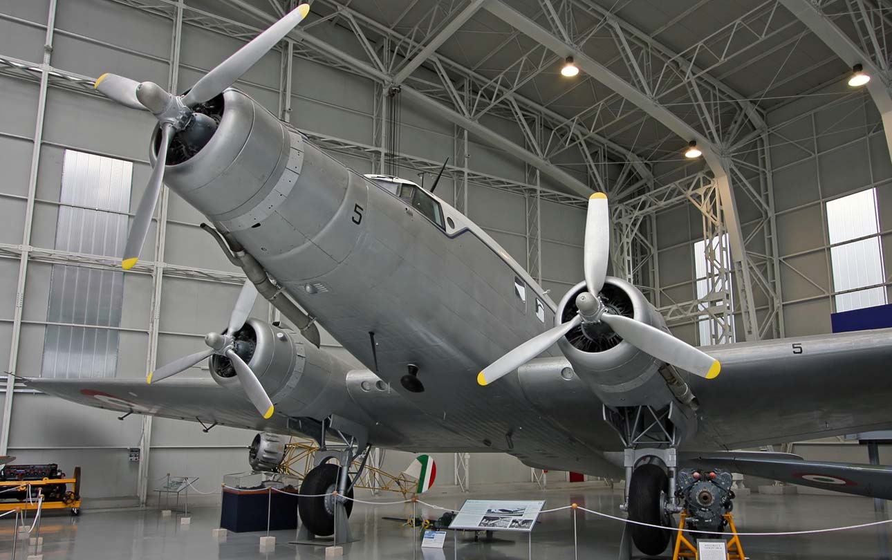 nhungdoicanh Fiat G212