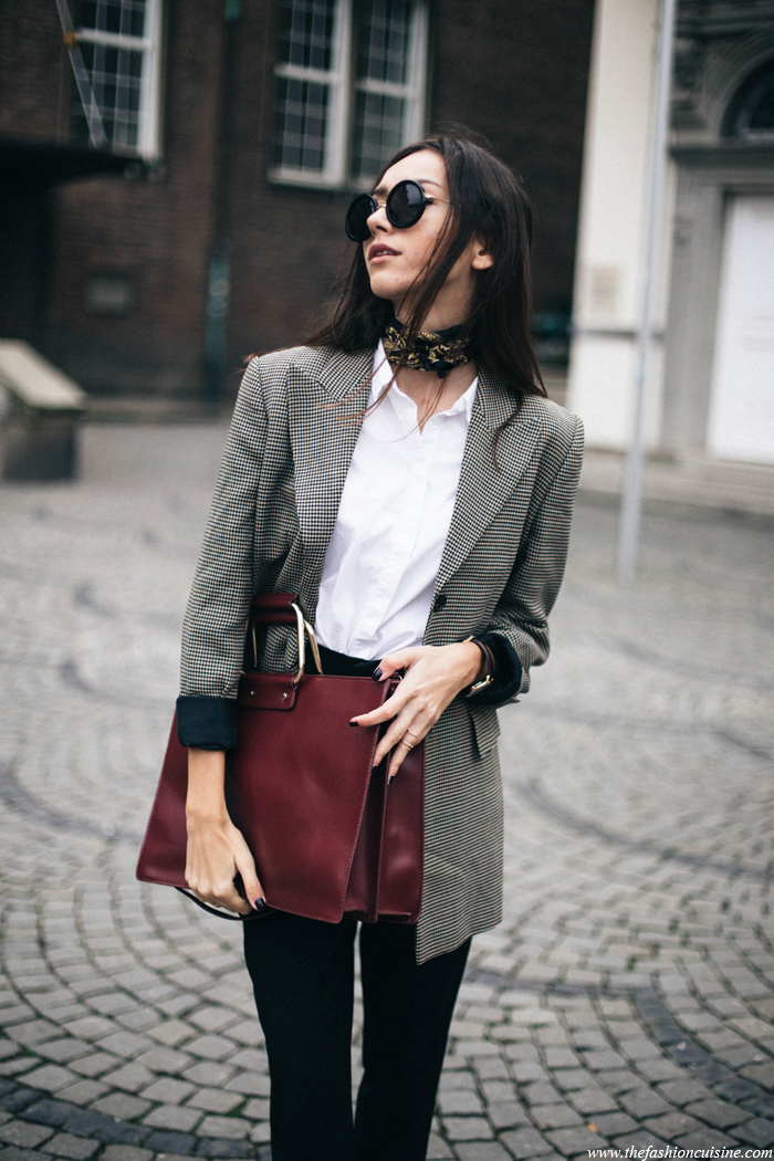 Seven Ways To Wear A Neck Scarf The Fashion Blogger Way