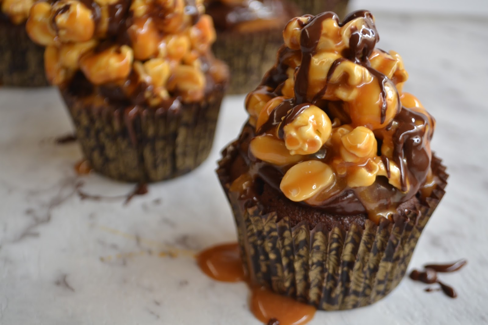 all-the-little-extras-salted-caramel-chocolate-and-popcorn-cupcakes