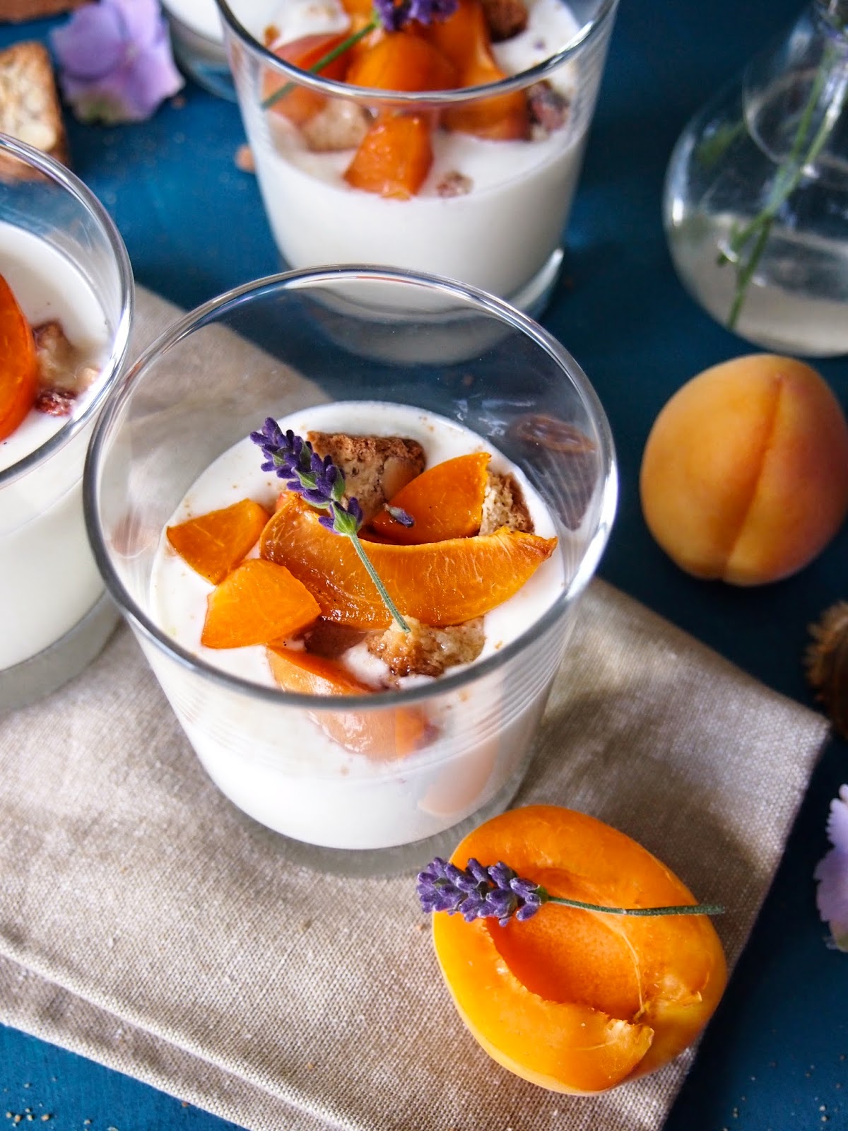 dieZuckerbäckerei: Joghurt-Quark-Dessert mit Vanille-Aprikosen