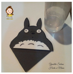 Marca-páginas-de-Totoro-en-Goma-Eva
