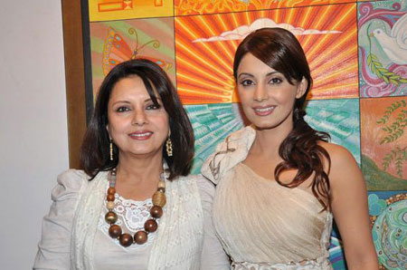 Gorgeous Minissha Lamba at Mother's Art Exhibition