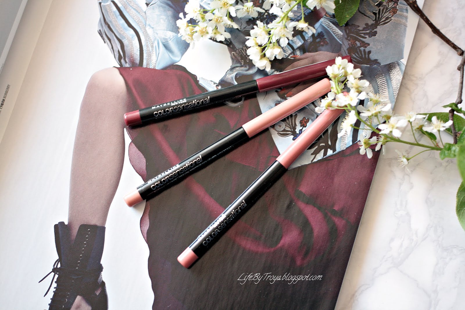 Review Maybelline Vivid Hot Lacquer 64 Unreal, 68 Sassy, 74 Retro