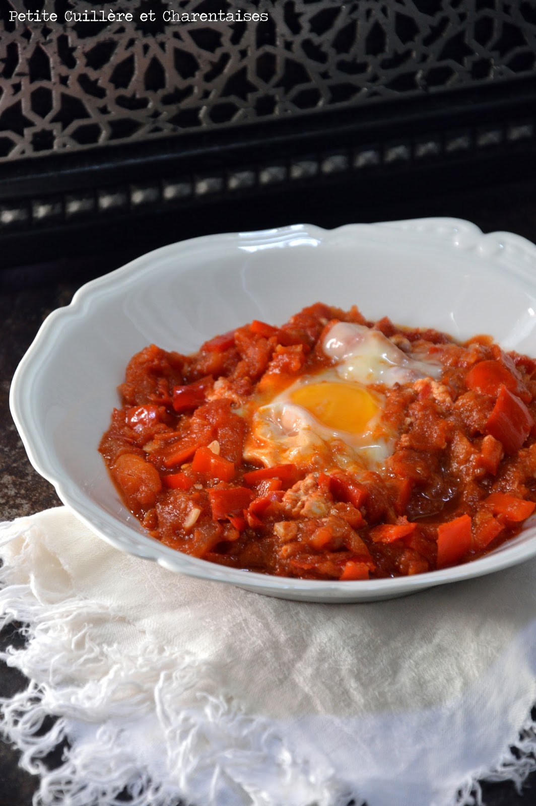 Petite Cuillère et Charentaises Ojja tunisienne {Oeufs à la sauce tomate}