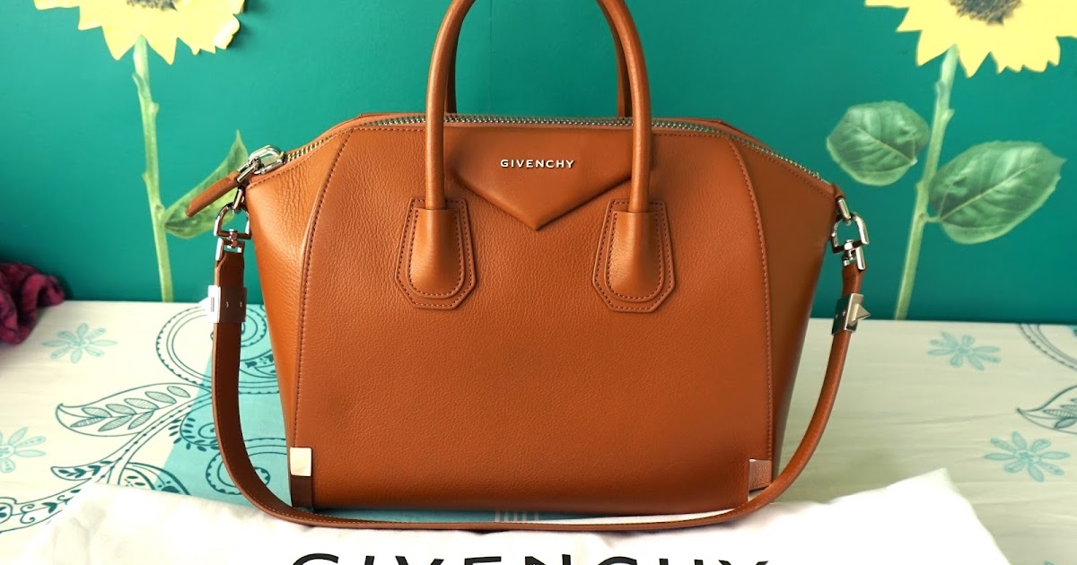 Givenchy Antigona Bag Small in Calf skin shiny leather - black