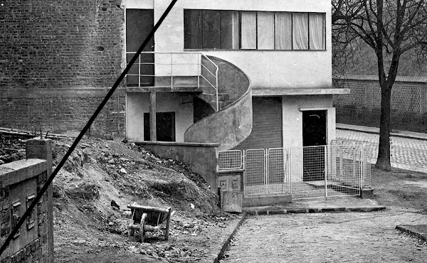 Paris - 14ème - Maison-atelier du peintre Amédée Ozenfant  Architecte: Le Corbusier  Construction: 1922 