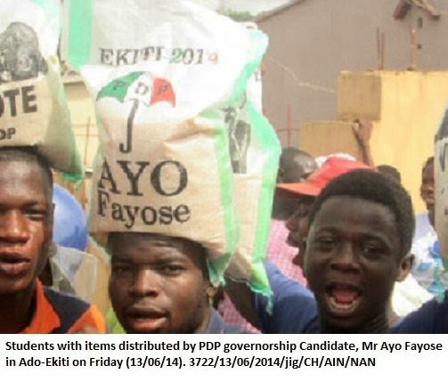 students-with-pdp-fayose-rice