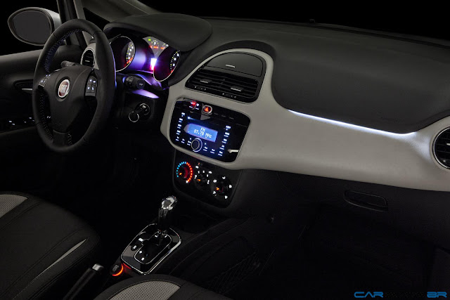 Fiat Punto Essence 1.6 16V 2013 - sistema de iluminação noturna