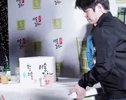 약 6년째 함께하고 있는 아이유 개인 경호원.jpgif | 인스티즈