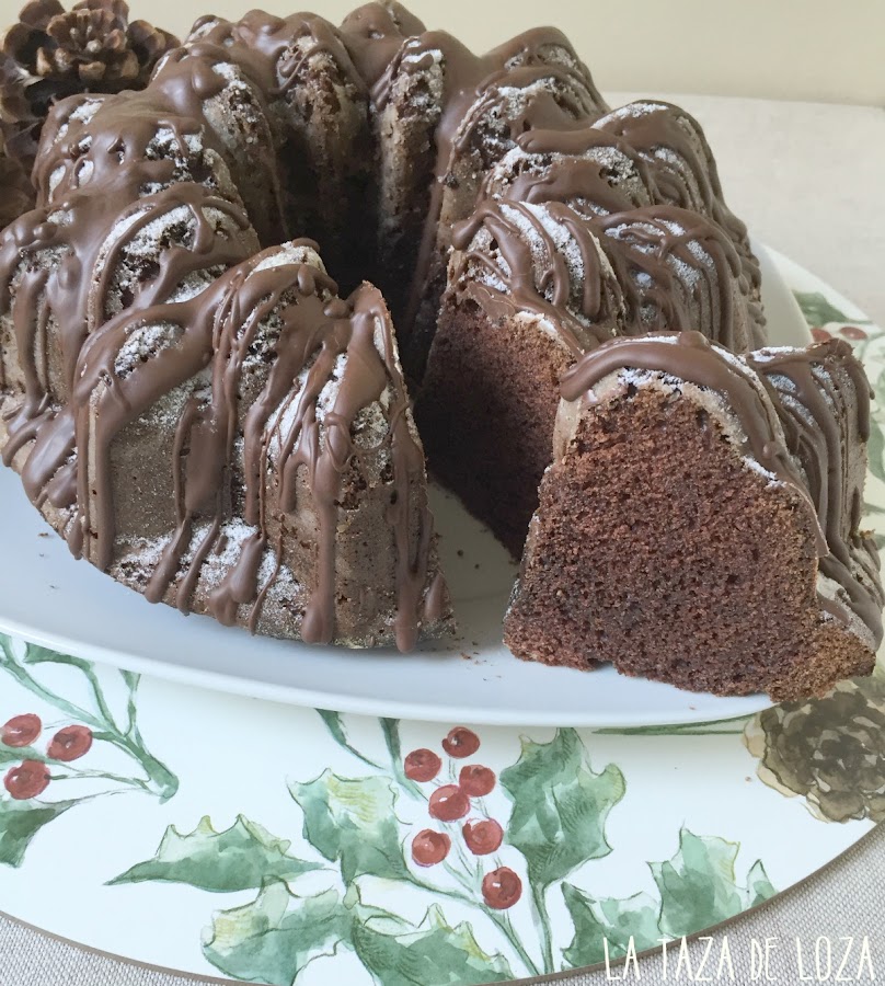 Bundt cake con porción