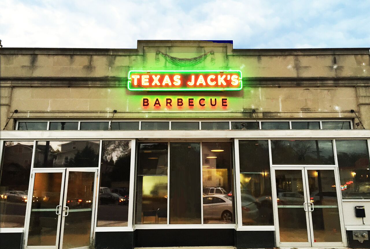 Head West to Arlington and Texas Jacks Barbeque for Grand Opening