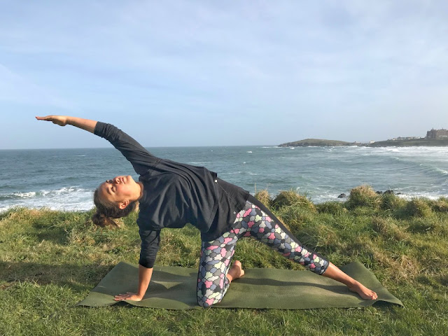 Mỗi ngày một tư thế Yoga | 17 Tư thế cái cổng Mỗi ngày một tư thế Yoga | 17 Tư thế cái cổng