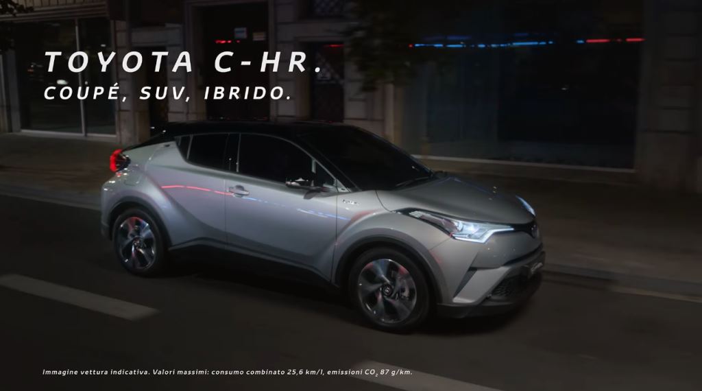 Pubblicità Toyota C-HR con Giorgia Palmas e Vittorio Brumotti e King of The Flow - 2016