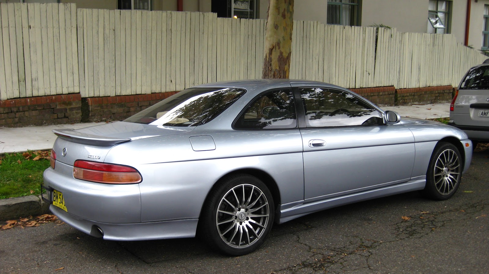Aussie Old Parked Cars 2001 Lexus SC 300