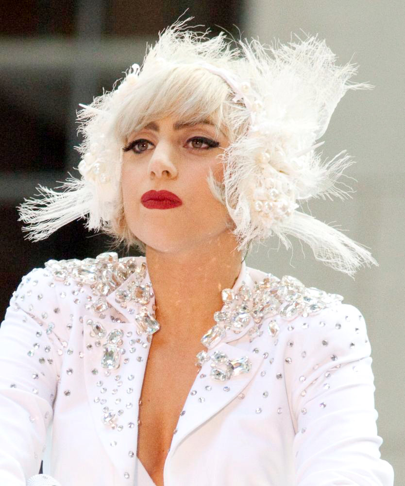 All Movie, Music Lady GaGa Kept Dancing Despite Bleeding Feet During Music Video Shoot