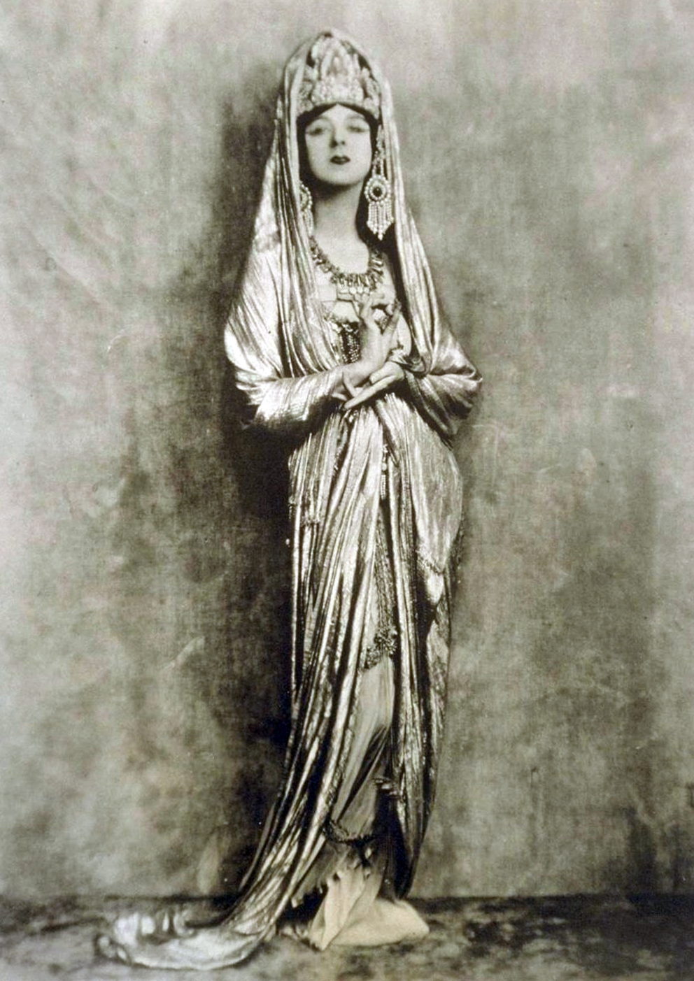 Рут бебермейер. Рут имя женское. Рут бенедикт фото. Рут имя женское. Рут имя женское.