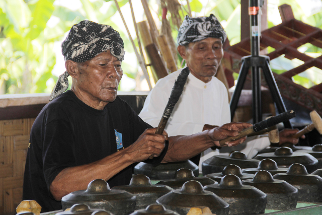 Melestarikan Kebudayaan Sunda dengan Memainkan Gamelan