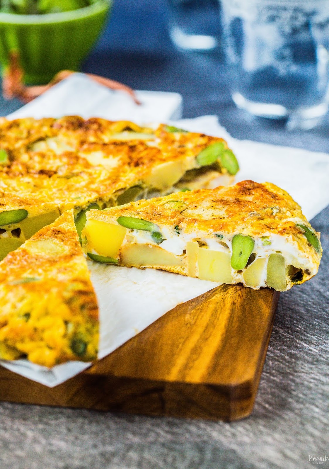 Tortilla de patatas z krewetkami i bobem Kornik w kuchni