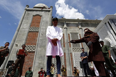 flogged unmarried aceh sharia indonesia sahabi nura