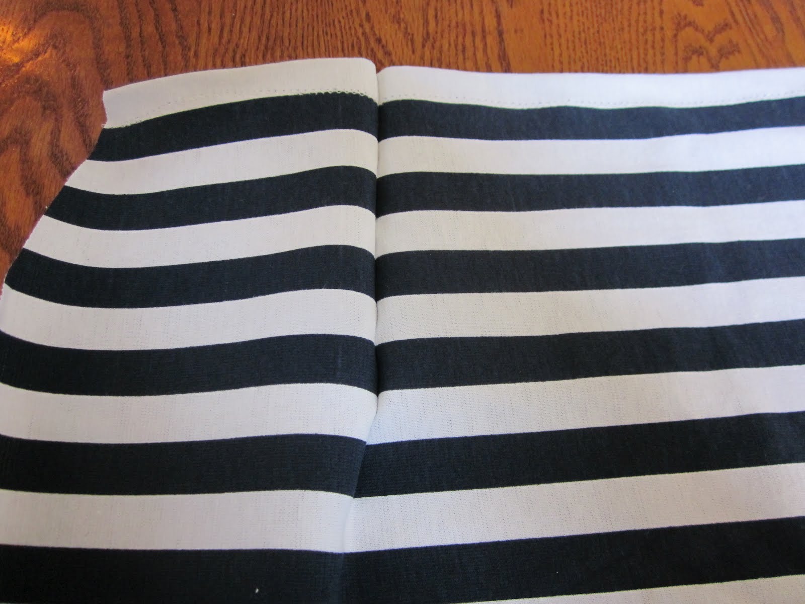 The Crafty Novice: DIY Sew: Striped Pencil Skirt