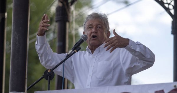 Fox hace caravana ante Meade, pero perderá pensión, le advierte López Obrador
