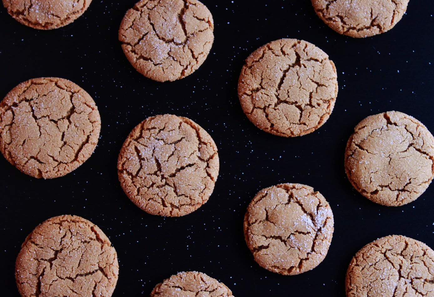 Cookies 11. Печенье ко11. шоколадное печенье на телефон. molasses cookie. cookies with gray background.